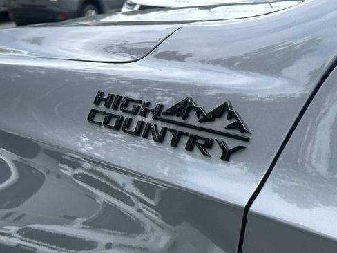 Used 2023 Chevrolet Suburban High Country AWD/4WD image 21