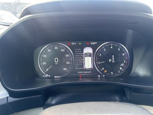 Used 2019 Volvo XC40 T4 Momentum FWD image 10