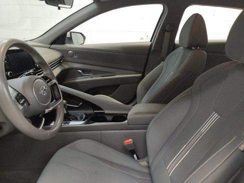 Used 2022 Hyundai Elantra SEL w/ Convenience Package FWD image 17
