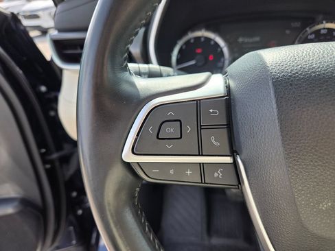 Used 2023 Toyota Highlander XLE FWD image 32