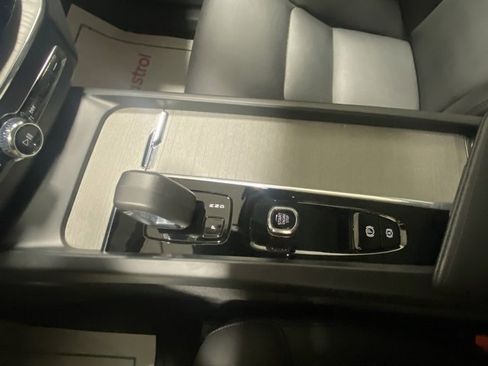 Certified 2025 Volvo XC60 B5 Plus image 27