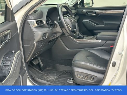 Used 2021 Toyota Highlander Platinum FWD image 10