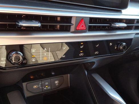 New 2026 Kia Sorento LX FWD image 9