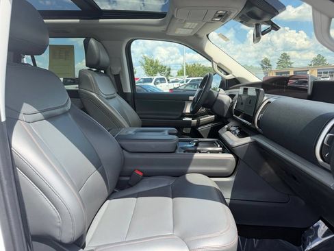 Used 2025 Ford Expedition Max Active AWD/4WD image 36