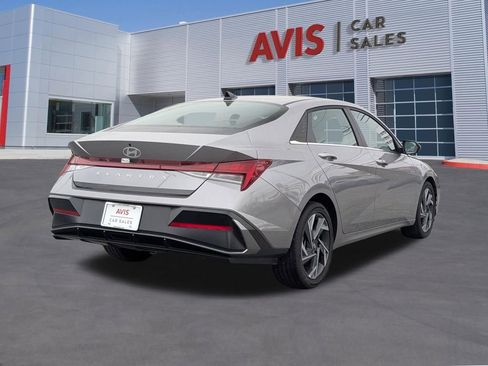 Used 2025 Hyundai Elantra SEL FWD image 6