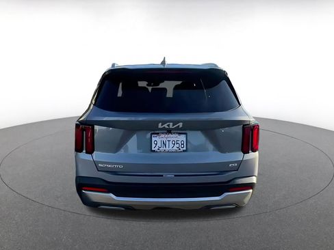 Used 2024 Kia Sorento S image 12