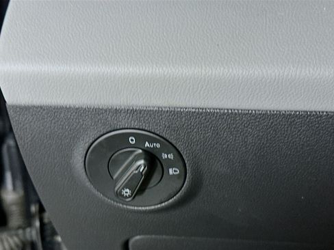 Used 2022 Volkswagen Taos SE FWD image 17