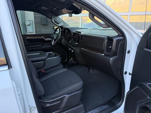 Used 2024 GMC Sierra 1500 SLE w/ X31 Off-Road Package image 23