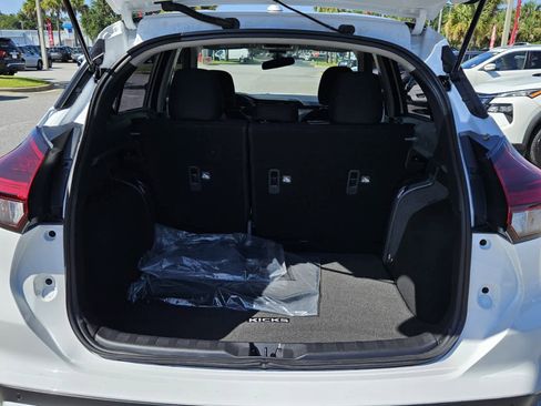 Used 2025 Nissan Kicks Play S image 5