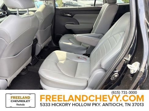 Used 2021 Toyota Highlander XLE FWD image 17