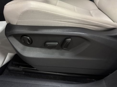 Used 2018 Volkswagen Tiguan SE w/ Panoramic Sunroof Package AWD/4WD image 18