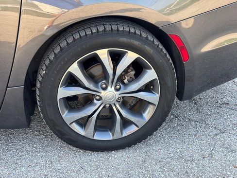 Used 2017 Chrysler Pacifica Limited w/ UConnect Theater Package FWD image 12