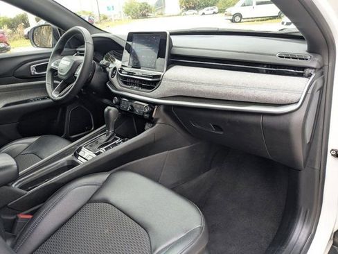 Used 2025 Jeep Compass Latitude w/ Sun & Sound Group image 29