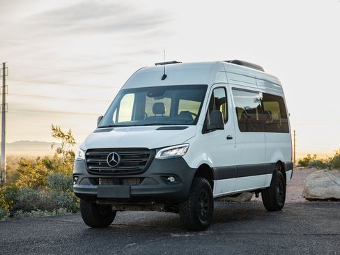 Used 2024 Mercedes-Benz Sprinter 2500 image 3