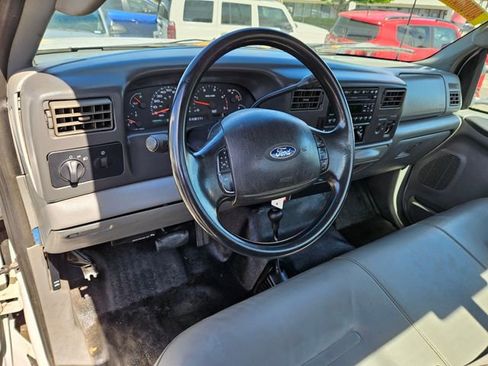 Used 2004 Ford F550 XLT image 12