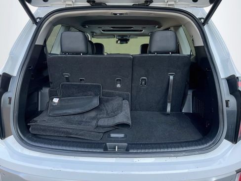 Certified 2023 Kia Telluride EX w/ EX Captain's Chair Package FWD image 32