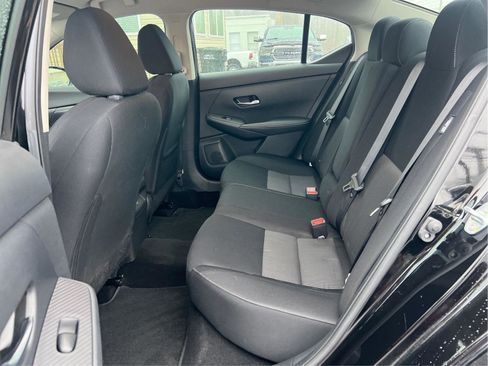 Used 2022 Nissan Sentra SV w/ Lighting Package image 11