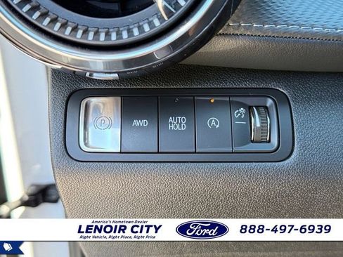 Used 2025 Chevrolet Equinox LT AWD/4WD image 19
