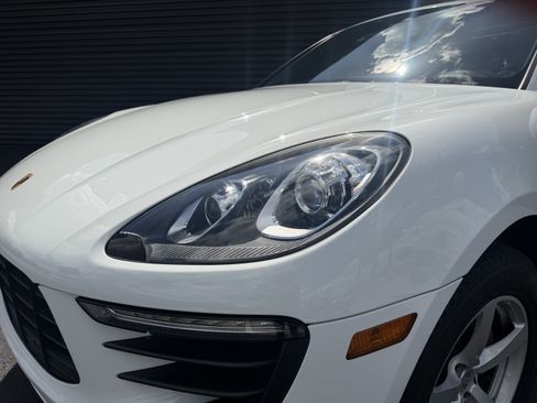 Used 2018 Porsche Macan AWD/4WD image 12