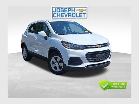 Used 2020 Chevrolet Trax LS FWD image 1