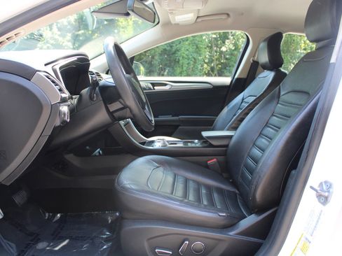 Used 2019 Ford Fusion SE image 19