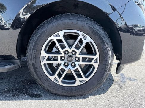 Used 2025 Ford Expedition Active image 37