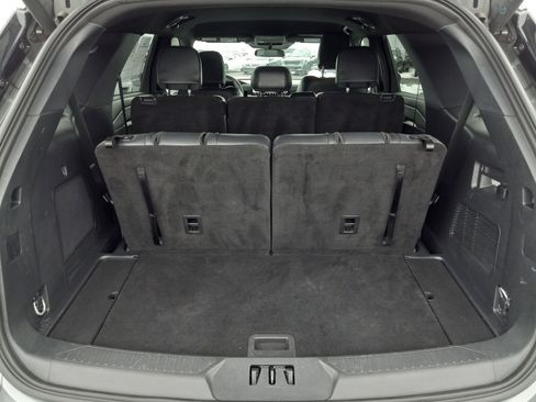 Used 2025 Ford Explorer ST-Line w/ ST-Line Street Pack image 11