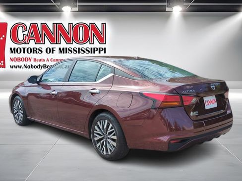 Used 2024 Nissan Altima 2.5 SV FWD image 7