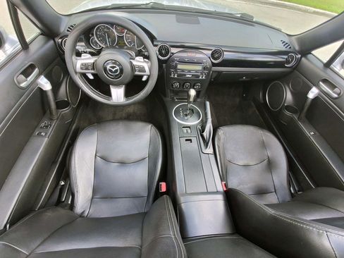 Used 2006 MAZDA MX-5 Miata Grand Touring RWD image 23
