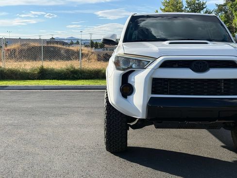 Used 2019 Toyota 4Runner TRD Off-Road AWD/4WD image 4