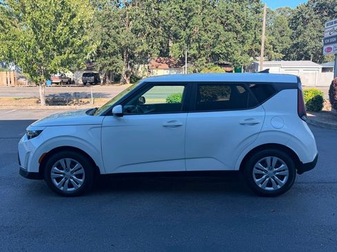 Used 2023 Kia Soul LX FWD image 8