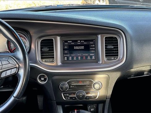 Used 2019 Dodge Charger SXT image 6