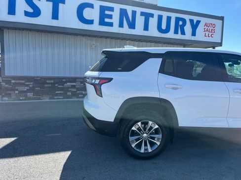 Used 2025 Chevrolet Equinox LT AWD/4WD image 11