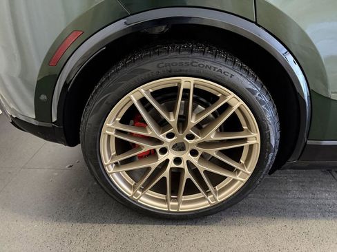 New 2026 Porsche Macan Turbo Electric AWD/4WD image 12
