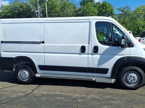 Used 2025 RAM ProMaster 2500 w/ U-Haul Equipment Group FWD image 11