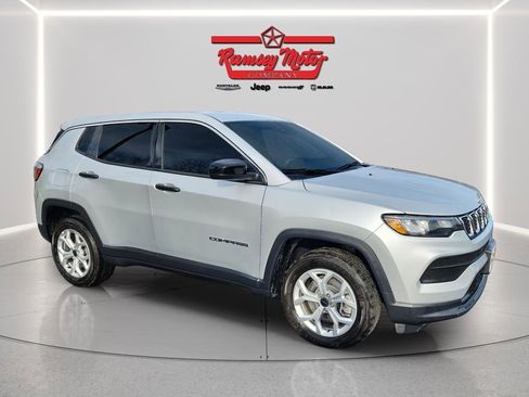 Used 2025 Jeep Compass Sport image 7