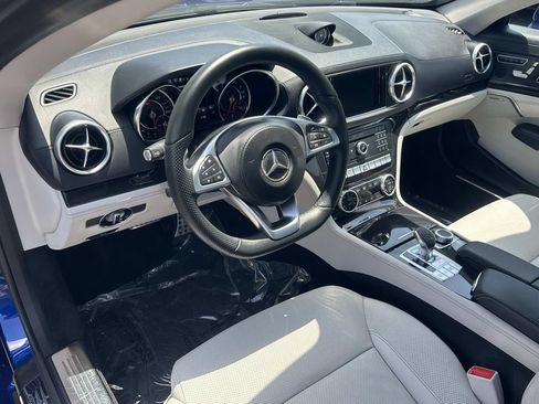 Used 2020 Mercedes-Benz SL 550 image 2
