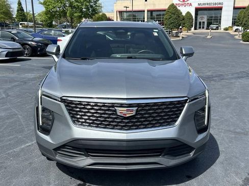 Used 2024 Cadillac XT4 Luxury w/ Cold Weather Package FWD image 9