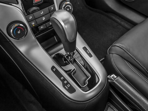 Used 2016 Chevrolet Cruze LT w/ Technology Package FWD image 8