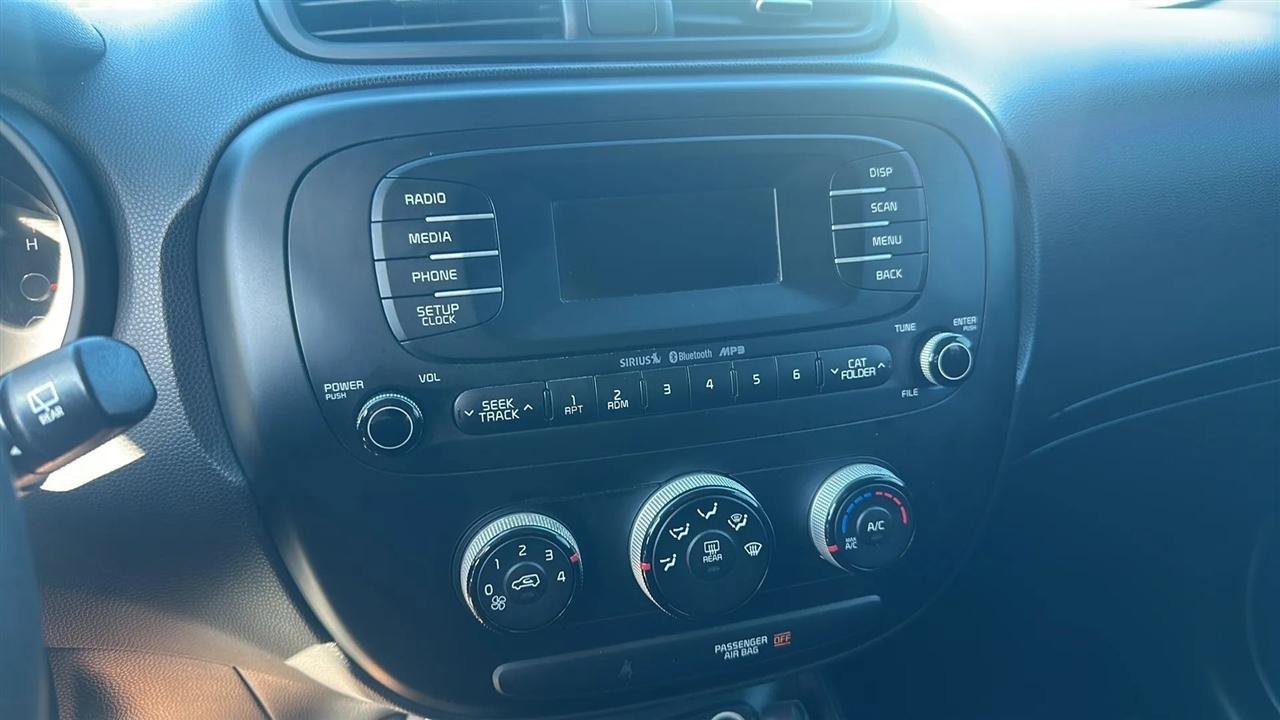 Used 2015 Kia Soul FWD image 40
