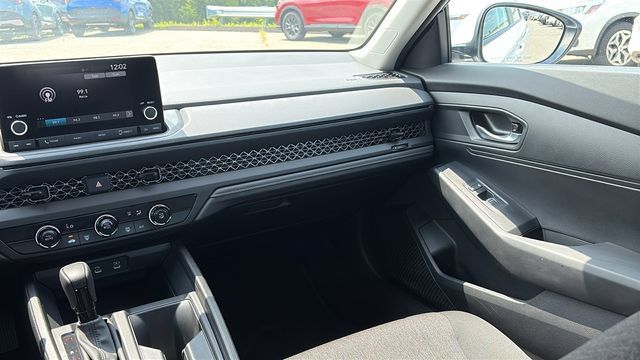 Used 2025 Honda Accord LX image 24