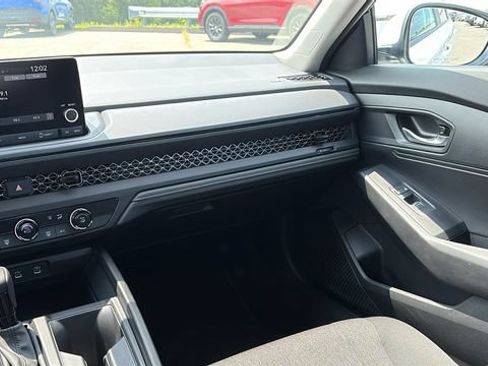 Used 2025 Honda Accord LX image 24
