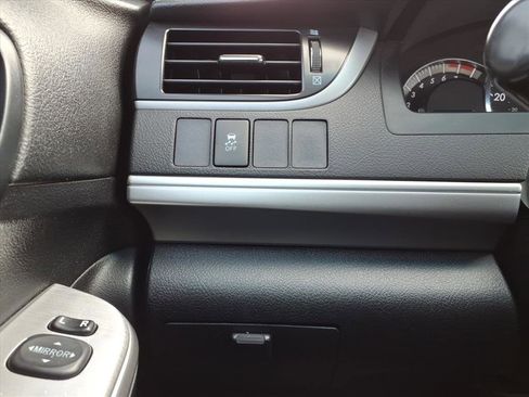 Used 2014 Toyota Camry L image 29