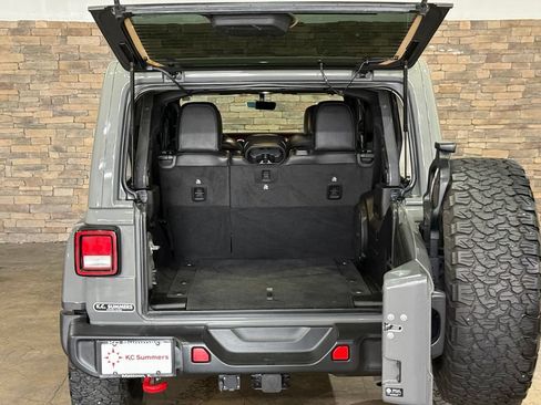Used 2023 Jeep Wrangler Unlimited Rubicon w/ Cold Weather Group AWD/4WD image 8