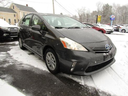 Used 2014 Toyota Prius V Three image 31