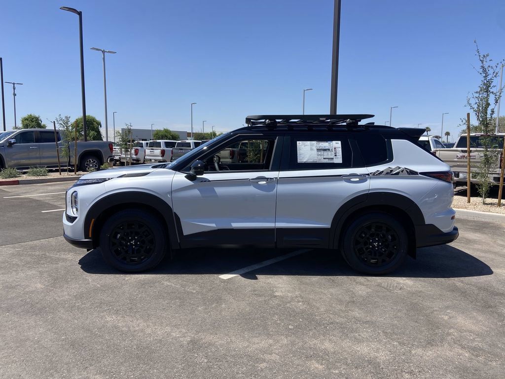 New 2026 Mitsubishi Outlander AWD image 4