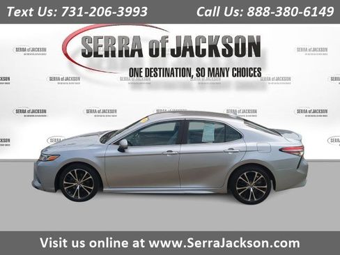 Used 2019 Toyota Camry SE FWD image 1
