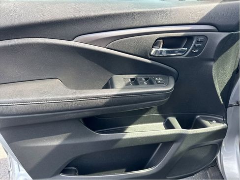 Used 2022 Honda Ridgeline RTL image 11