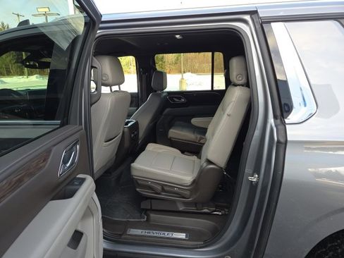 Used 2022 Chevrolet Suburban LT image 24