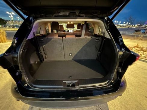 Used 2023 Toyota Highlander LE image 25